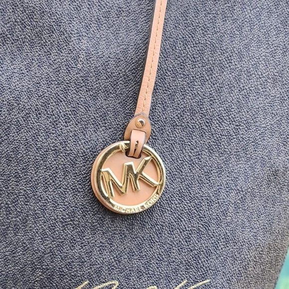 Michael Kors large Autograph Hayley tote-  Shoulder and Crossbody style - Picture 2 of 9